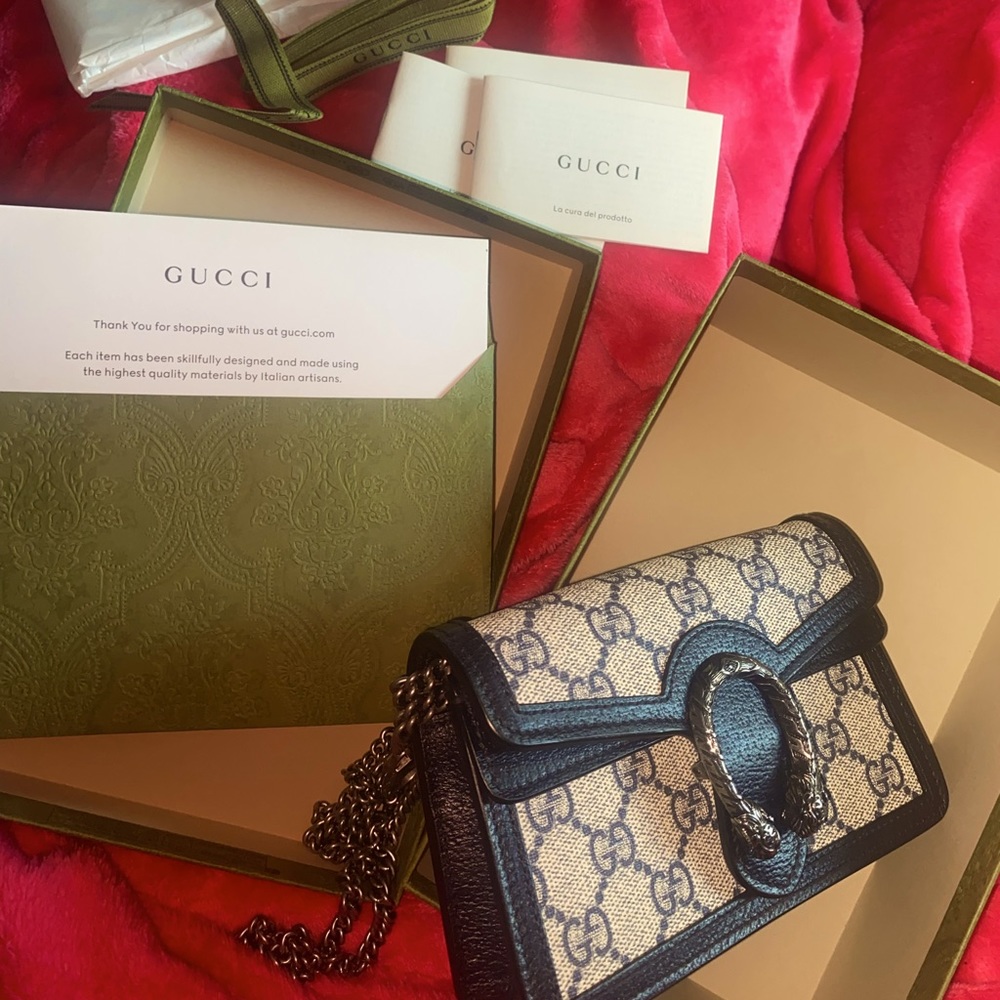 Hey I’m selling the Mini gucci bag only worn twice in perfect cond